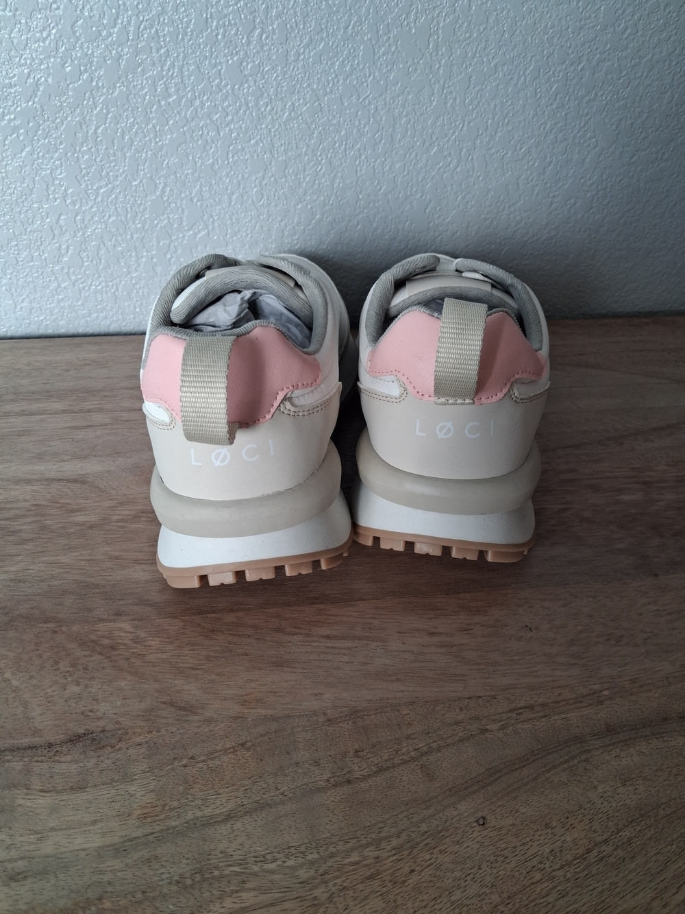 Loci Womens White Sneakers with Tan Accents - Picture 4 of 6